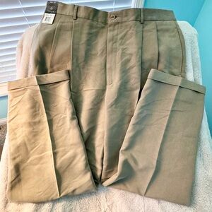 Claiborne Essentials Dress Pants Mens 38x32 Tan Pleated Front No Wrinkle NWT